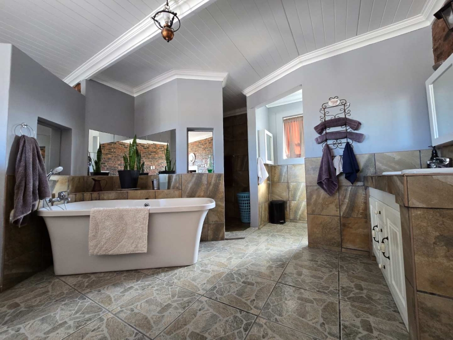 4 Bedroom Property for Sale in Stilbaai Wes Western Cape